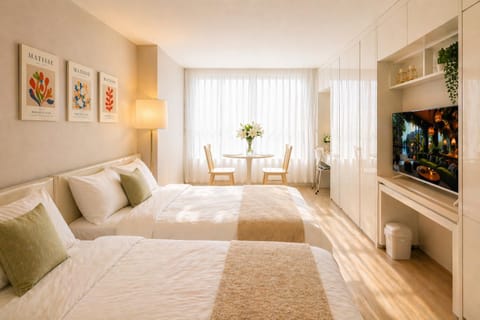Communal lounge/ TV room, Bed, TV and multimedia, Living room, Photo of the whole room, Bedroom