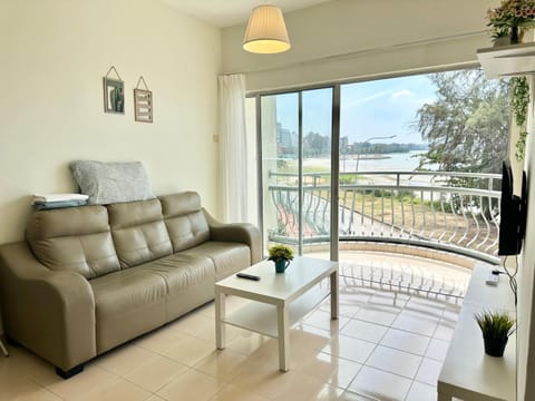 Day, Summer, TV and multimedia, Living room, Sea view