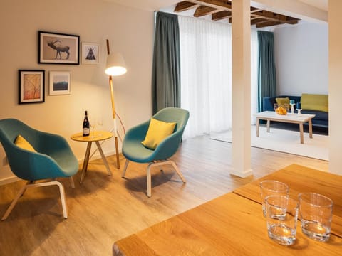 Living room, Dining area