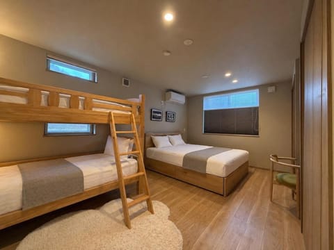 Bed, Photo of the whole room, Bedroom, bunk bed, air conditioner