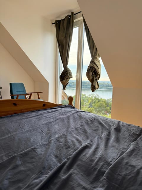 Bed, Natural landscape, Photo of the whole room, Seating area, Bedroom