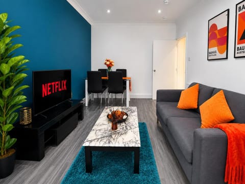 Living room, Seating area, Dining area, Evening entertainment