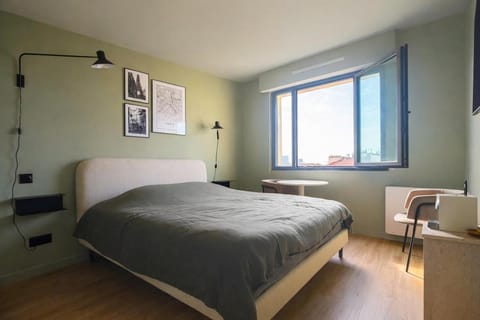 Bed, Photo of the whole room, Bedroom
