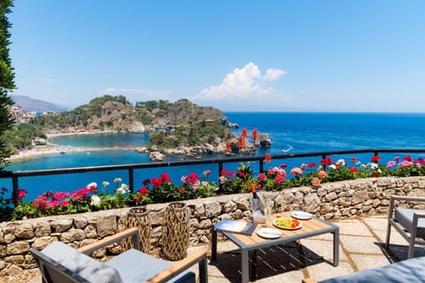 Nearby landmark, Day, Natural landscape, View (from property/room), Balcony/Terrace, Dining area, Mountain view