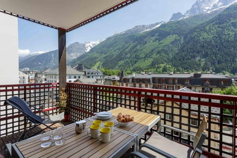 Balcony/Terrace, Mountain view