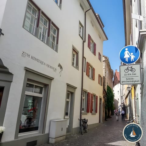 Neighbourhood, City view, Street view, Location
