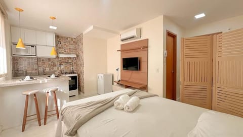 Bed, TV and multimedia, Photo of the whole room, air conditioner