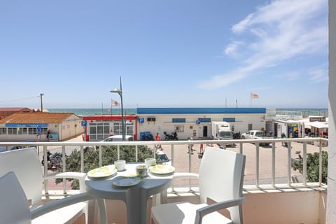 View (from property/room), Balcony/Terrace, Dining area, Sea view