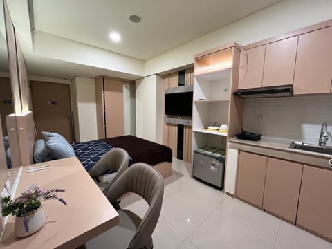 Seating area, Dining area, Bedroom, stove