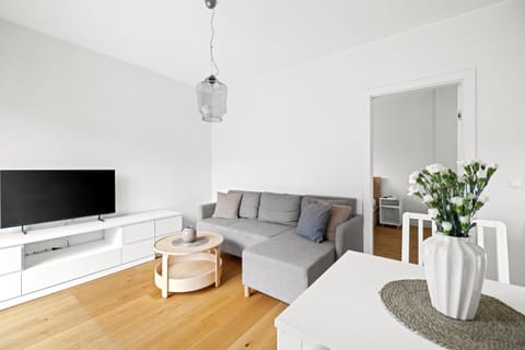 TV and multimedia, Seating area, Evening entertainment