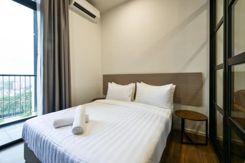 Bed, towels, air conditioner