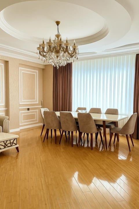 Seating area, Dining area