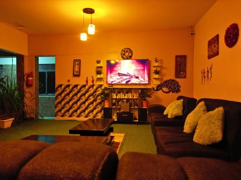 Communal lounge/ TV room, Evening entertainment, Evening entertainment
