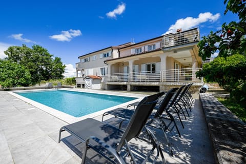 Balcony/Terrace, Pool view, Swimming pool, sunbed
