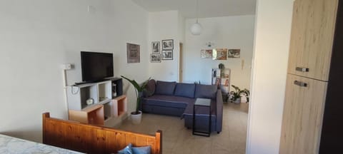 Communal lounge/ TV room, Communal lounge/ TV room, Living room, Evening entertainment