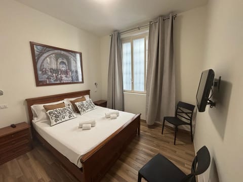 Bed, TV and multimedia, Photo of the whole room, Bedroom, towels