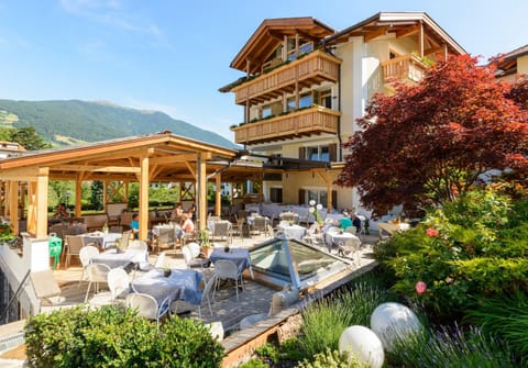 Property building, Restaurant/places to eat, Day