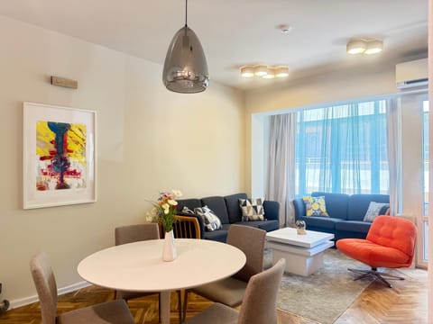 Living room, Seating area, Dining area, air conditioner