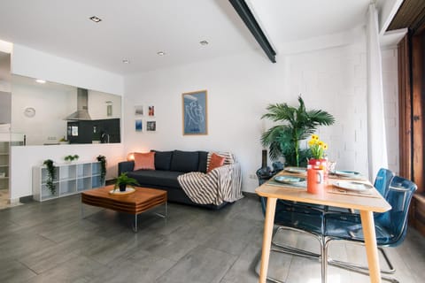 TV and multimedia, Living room, Seating area, Dining area