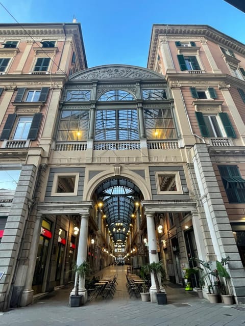 Facade/entrance, City view