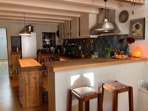 Kitchen or kitchenette, Living room