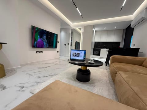 TV and multimedia, Living room, Seating area, Evening entertainment