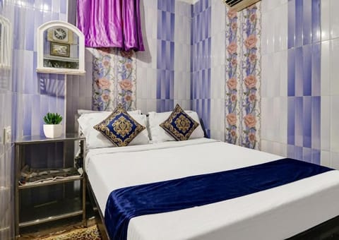 Bed, air conditioner