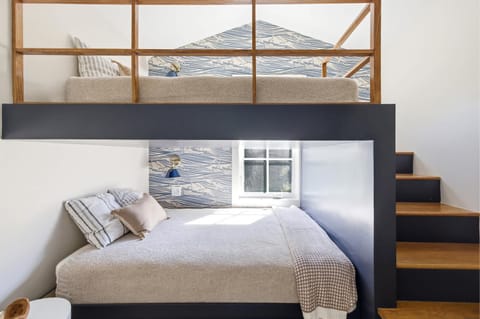 Bedroom, bunk bed