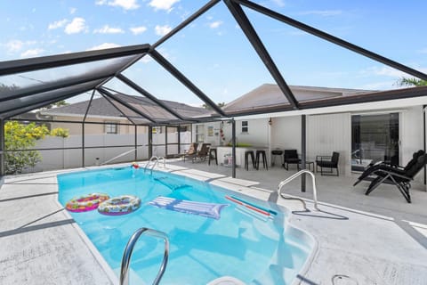 Patio, Pool view, Swimming pool, sunbed