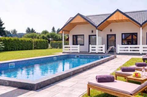Day, Natural landscape, Pool view, Swimming pool, sunbed