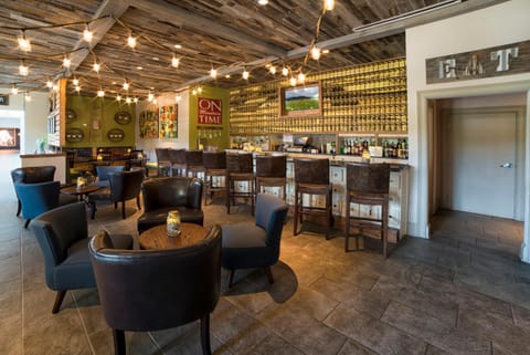 Communal lounge/ TV room, Lounge or bar, Decorative detail, Dining area, Meals, Lunch, Dinner