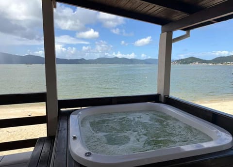 Nearby landmark, Day, Natural landscape, Hot Tub, Hot Tub, Sea view, Swimming pool