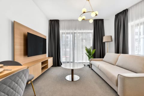 TV and multimedia, Living room, Seating area, Evening entertainment