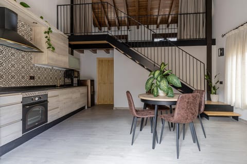 Kitchen or kitchenette, Dining area, pet friendly, stove