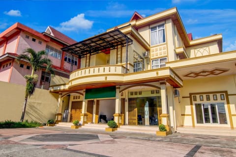 Facade/entrance