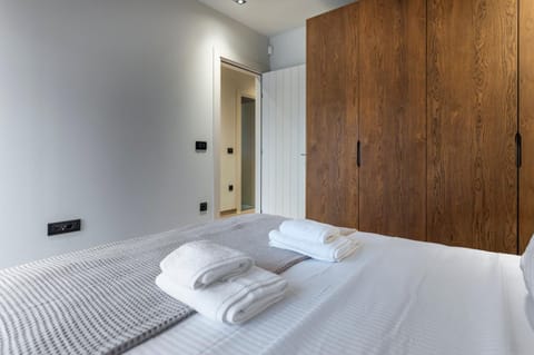 Bed, Bedroom, towels, wardrobe