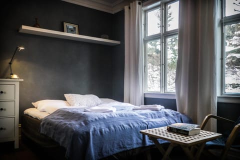 Bed, Living room, Bedroom