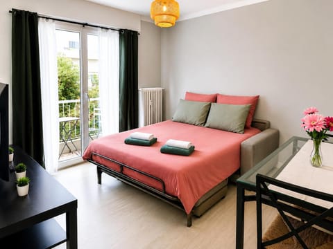 Bed, Living room
