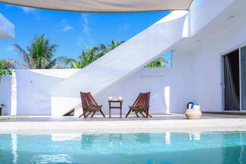 Swimming pool, Swimming pool