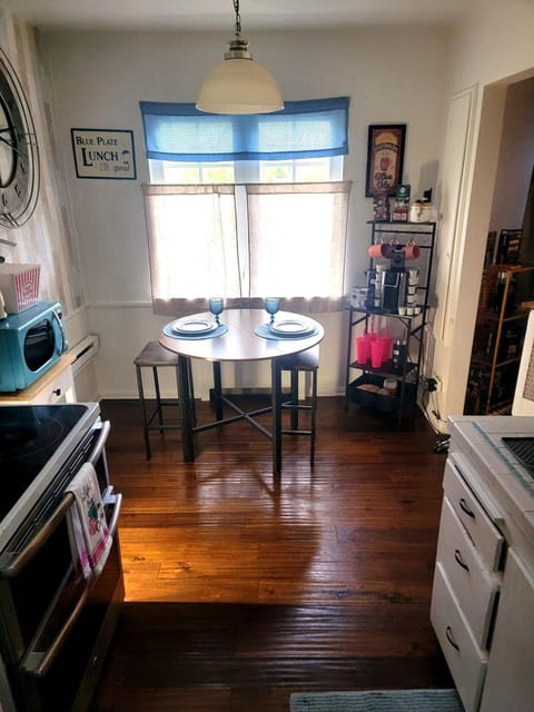 Coffee/tea facilities, Dining area