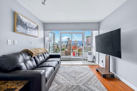 Communal lounge/ TV room, TV and multimedia, Living room, Seating area, Evening entertainment