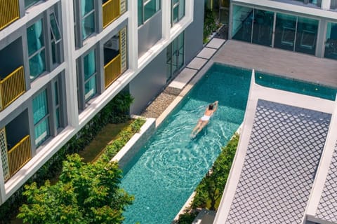 Swimming pool