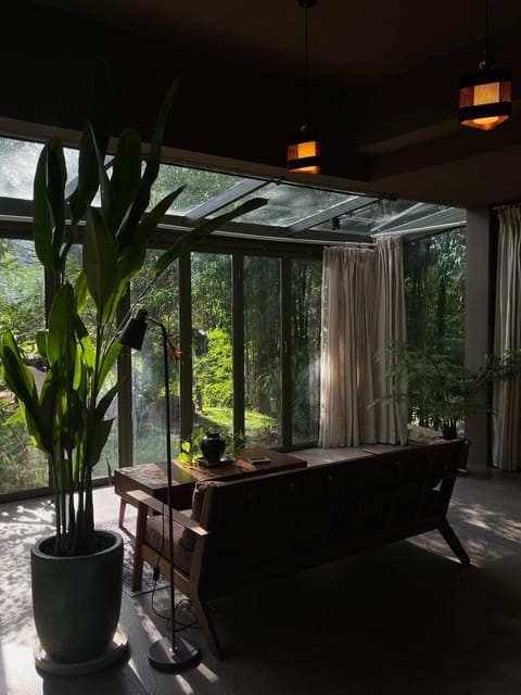 Garden, Living room