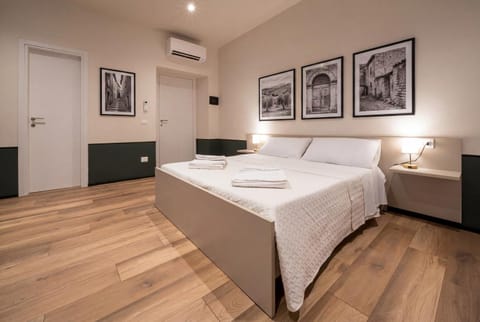 Bed, Photo of the whole room, Bedroom, air conditioner