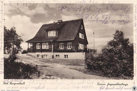 Property building, Day, Text overlay, Landmark view