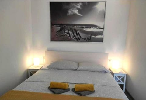 Bed, Bedroom, air conditioner