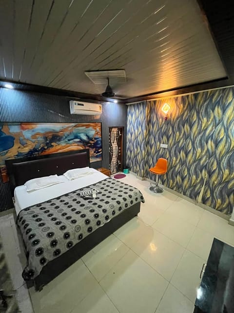 Bed, Photo of the whole room, Bedroom, air conditioner