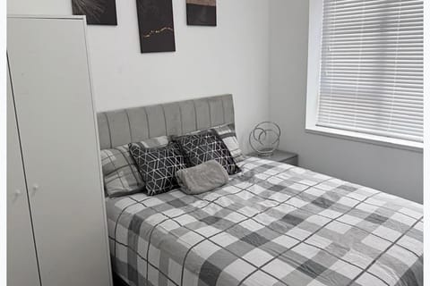 Bed, Photo of the whole room, Decorative detail, Bedroom, furniture, wardrobe