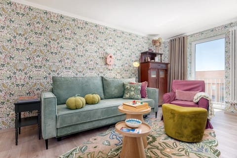 Living room, Photo of the whole room