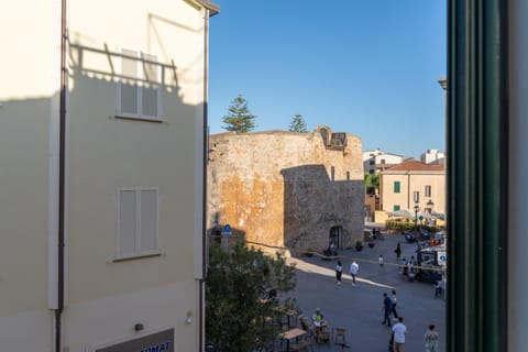 Neighbourhood, City view, Landmark view, Location